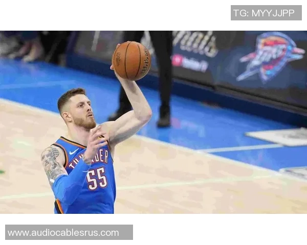 雷霆与骑士激战正酣双方球员表现精彩纷呈引发球迷热议